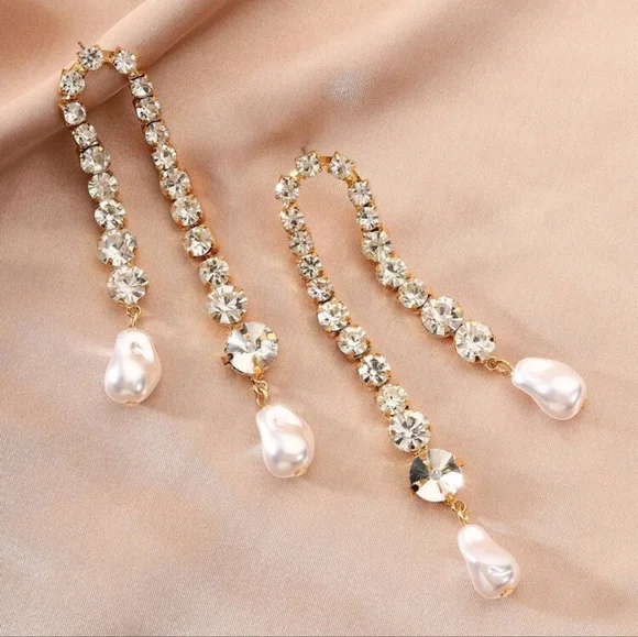 Zara faux rhinestone and pearls fringe earrings; costume jewelry style; nwot - Picture 4 of 9